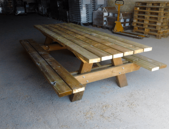 Table réalisé à Calvisson dans le Gard, prestation d'aménagement bois