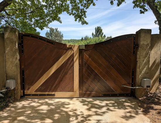 Rénovation d'un portail en chène dans le Gard