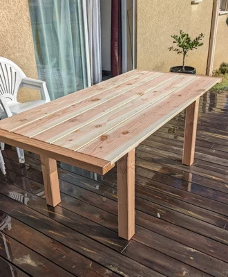 Fabrication d'une table extérieur pour la terrasse d'un particulier à St-Ambrois