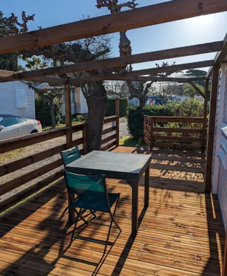 Terrasse devant un bungalow réalisée à Montpellier