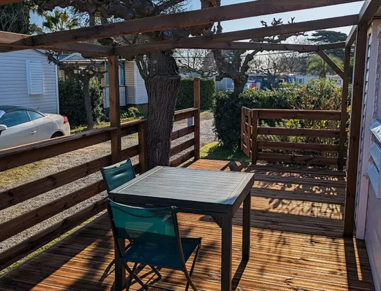 Terrasse devant un bungalow réalisée à Montpellier